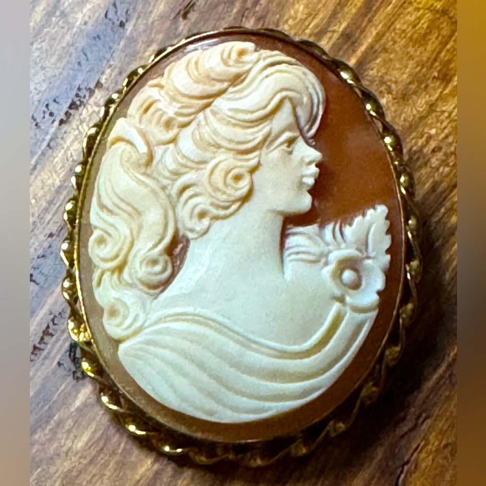 Italian Gold and Cameo Set